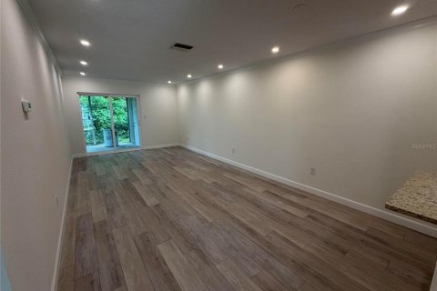 Appartement à louer à New Port Richey, Floride: 2 chambres, 80.36 m2 № 2383979 - photo 4