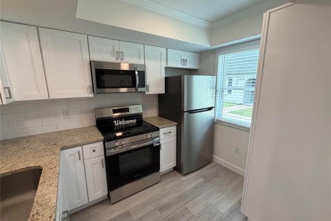 Appartement à louer à New Port Richey, Floride: 2 chambres, 80.36 m2 № 2383979 - photo 3