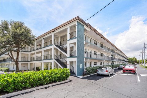 Copropriété à louer à Lauderdale-by-the-Sea, Floride: 2 chambres, 97.45 m2 № 1970103 - photo 2