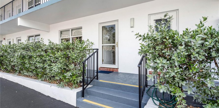 Condo à Lauderdale-by-the-Sea, Floride, 2 chambres  № 1970103