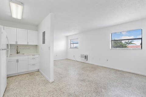 Купить кондоминиум в Майами, Флорида 1 спальня, 60.01м2, № 1897607 - фото 11