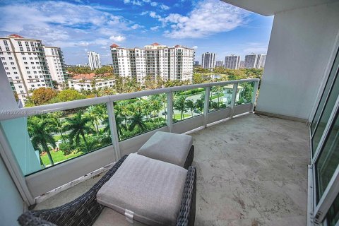 Condo in Aventura, Florida, 2 bedrooms  № 2067812 - photo 13