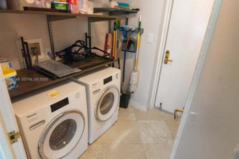 Condo in Aventura, Florida, 2 bedrooms  № 2067812 - photo 23