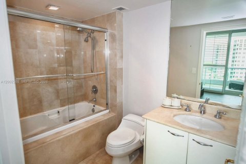 Condo in Aventura, Florida, 2 bedrooms  № 2067812 - photo 20