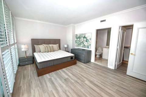Condo in Aventura, Florida, 2 bedrooms  № 2067812 - photo 10