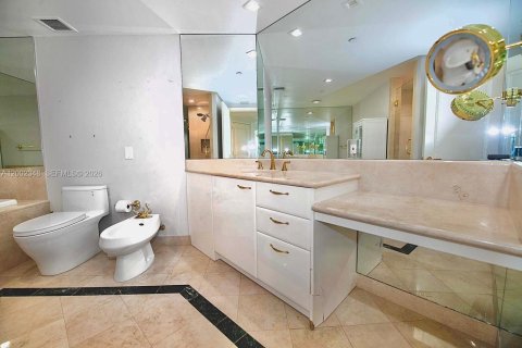 Condo in Aventura, Florida, 2 bedrooms  № 2067812 - photo 15