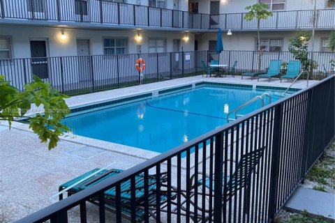 Condo in North Miami Beach, Florida, 1 bedroom  № 2043260 - photo 2