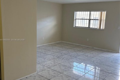 Condo in North Miami Beach, Florida, 1 bedroom  № 2043260 - photo 9