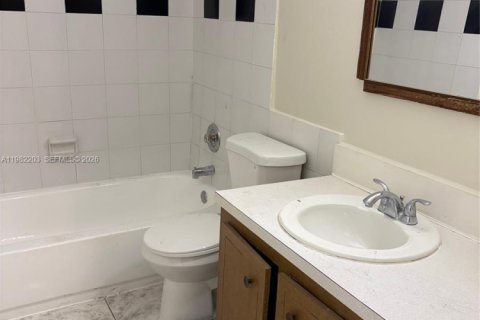 Condo in North Miami Beach, Florida, 1 bedroom  № 2043260 - photo 8