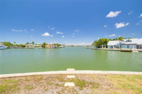 Terreno en venta en Redington Shores, Florida № 1533721 - foto 2
