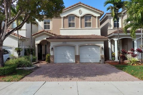 Townhouse in Doral, Florida 4 bedrooms, 200.2 sq.m. № 2036950