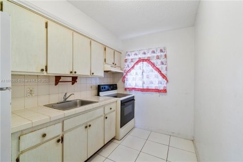 Купить коммерческую недвижимость в Холливуд, Флорида 236.81м2, № 1950697 - фото 7