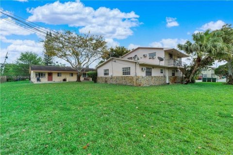 Купить коммерческую недвижимость в Холливуд, Флорида 236.81м2, № 1950697 - фото 3