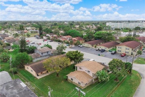 Купить коммерческую недвижимость в Холливуд, Флорида 236.81м2, № 1950697 - фото 10