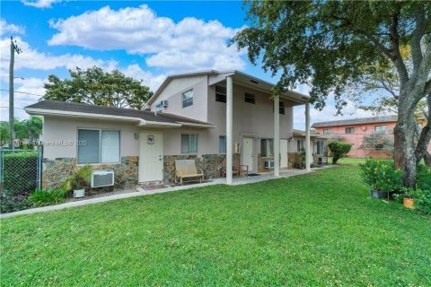 Купить коммерческую недвижимость в Холливуд, Флорида 236.81м2, № 1950697 - фото 1