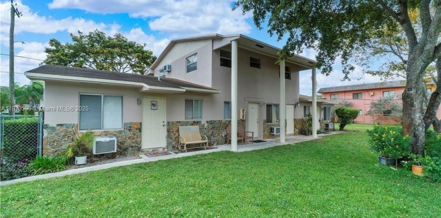 Коммерческая недвижимость в Холливуд, Флорида 236.81м2 № 1950697