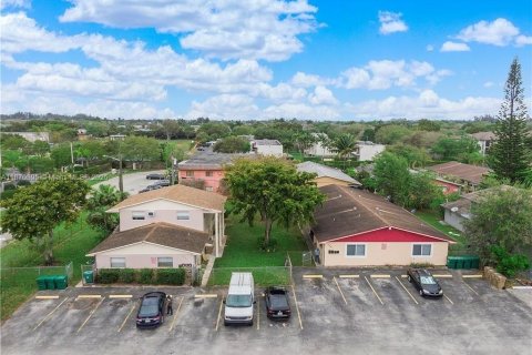 Купить коммерческую недвижимость в Холливуд, Флорида 236.81м2, № 1950697 - фото 11