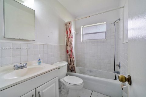 Купить коммерческую недвижимость в Холливуд, Флорида 236.81м2, № 1950697 - фото 9