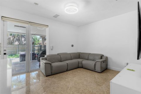Купить виллу или дом в Майами, Флорида 4 спальни, 227.24м2, № 2155129 - фото 13
