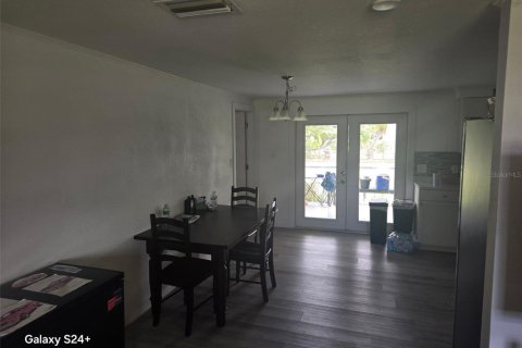 House in Port Charlotte, Florida 2 bedrooms, 110.37 sq.m. № 1915092 - photo 4