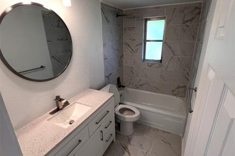 House in Port Charlotte, Florida 2 bedrooms, 110.37 sq.m. № 1915092 - photo 2