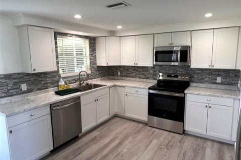 House in Port Charlotte, Florida 2 bedrooms, 110.37 sq.m. № 1915092 - photo 3