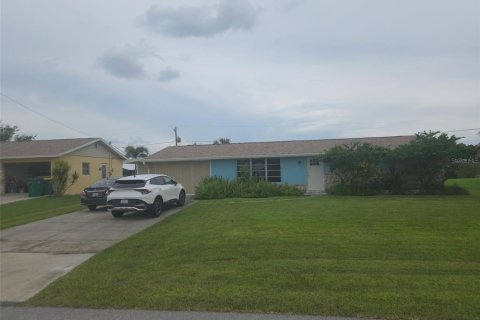 House in Port Charlotte, Florida 2 bedrooms, 110.37 sq.m. № 1915092 - photo 1