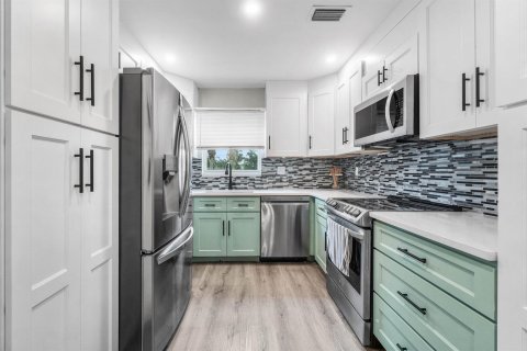 Condo in West Palm Beach, Florida, 1 bedroom  № 2368563 - photo 7