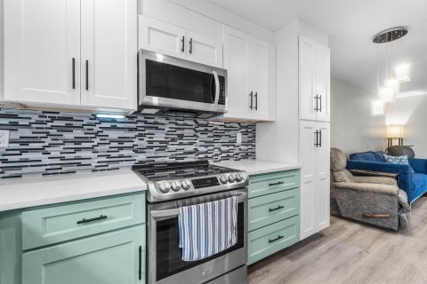 Condo in West Palm Beach, Florida, 1 bedroom  № 2368563 - photo 8