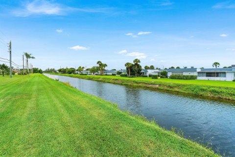 Condo in West Palm Beach, Florida, 1 bedroom  № 2368563 - photo 28