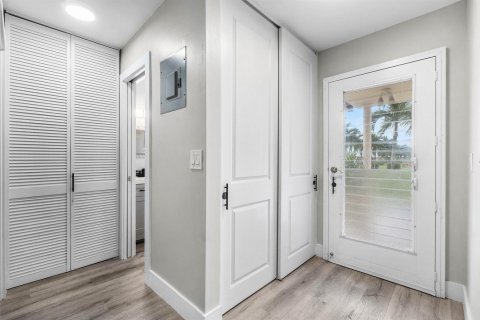 Condo in West Palm Beach, Florida, 1 bedroom  № 2368563 - photo 15