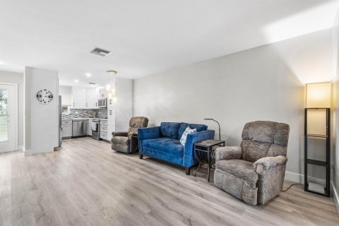 Condo in West Palm Beach, Florida, 1 bedroom  № 2368563 - photo 10