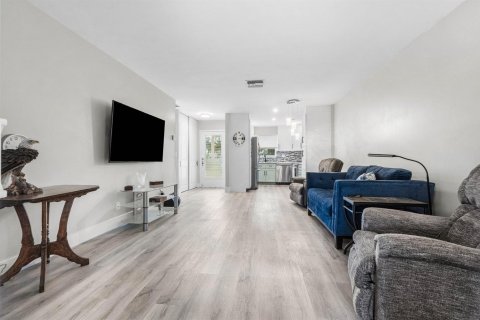 Condo in West Palm Beach, Florida, 1 bedroom  № 2368563 - photo 12
