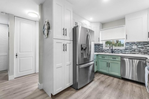 Condo in West Palm Beach, Florida, 1 bedroom  № 2368563 - photo 6
