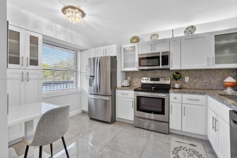 Condo in Boca Raton, Florida, 2 bedrooms № 2007373 - photo 2