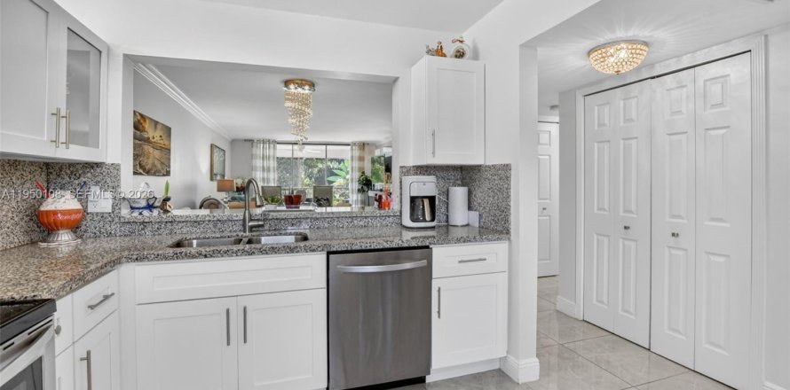 Condo in Boca Raton, Florida, 2 bedrooms № 2007373