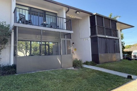 Studio in the Condo in Hollywood, Florida  № 2068549