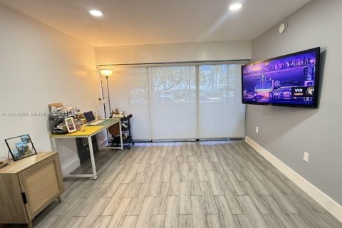 Studio in the Condo in Hollywood, Florida  № 2068549 - photo 6