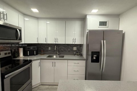 Studio in the Condo in Hollywood, Florida  № 2068549 - photo 11