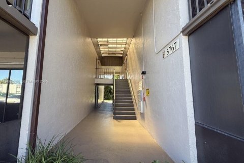 Studio in the Condo in Hollywood, Florida  № 2068549 - photo 2