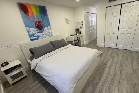 Studio in the Condo in Hollywood, Florida  № 2068549 - photo 17