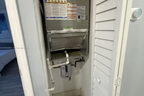 Studio in the Condo in Hollywood, Florida  № 2068549 - photo 18