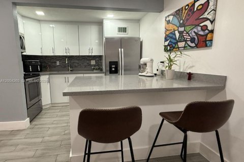 Studio in the Condo in Hollywood, Florida  № 2068549 - photo 10