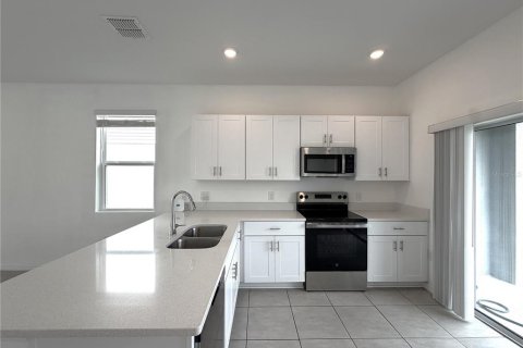 Townhouse in Poinciana, Florida 2 bedrooms, 116.59 sq.m. № 2198521 - photo 4