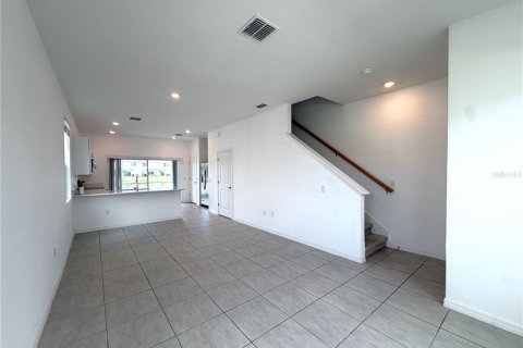 Townhouse in Poinciana, Florida 2 bedrooms, 116.59 sq.m. № 2198521 - photo 3