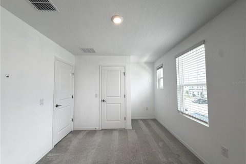 Townhouse in Poinciana, Florida 2 bedrooms, 116.59 sq.m. № 2198521 - photo 12