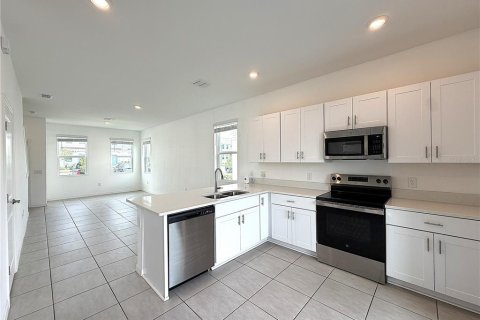 Townhouse in Poinciana, Florida 2 bedrooms, 116.59 sq.m. № 2198521 - photo 7