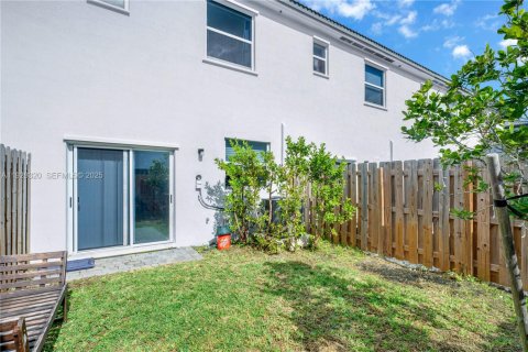 Touwnhouse à vendre à Homestead, Floride: 3 chambres, 123.37 m2 № 2077015 - photo 29