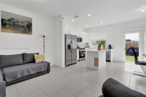 Touwnhouse à vendre à Homestead, Floride: 3 chambres, 123.37 m2 № 2077015 - photo 3