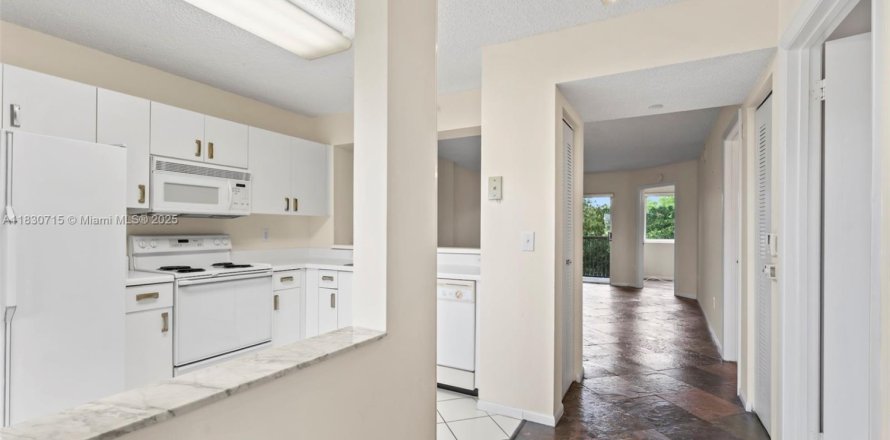 Кондоминиум с 2 спальнями в Тамарак, Флорида № 2034826